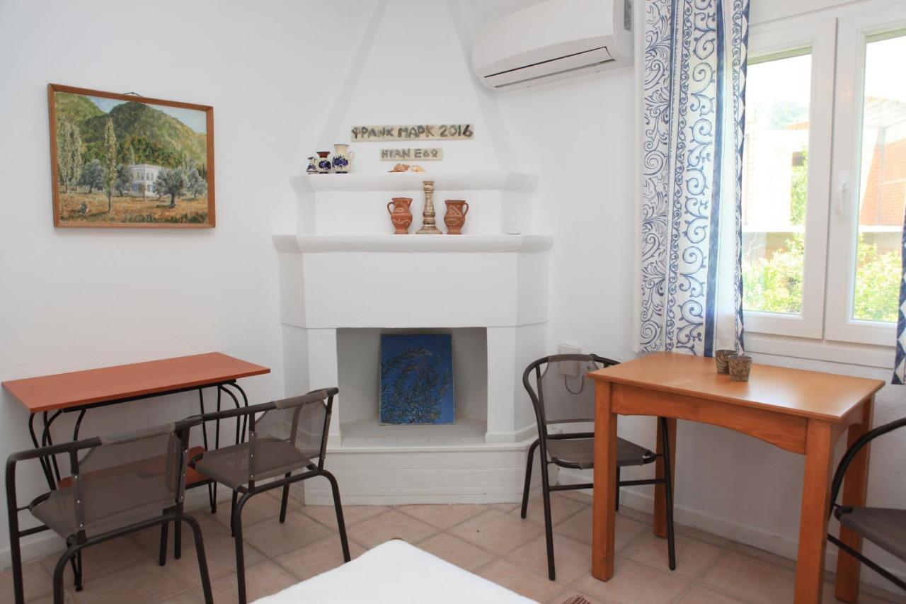 O Pyrgos Accommodations Panormos  エクステリア 写真