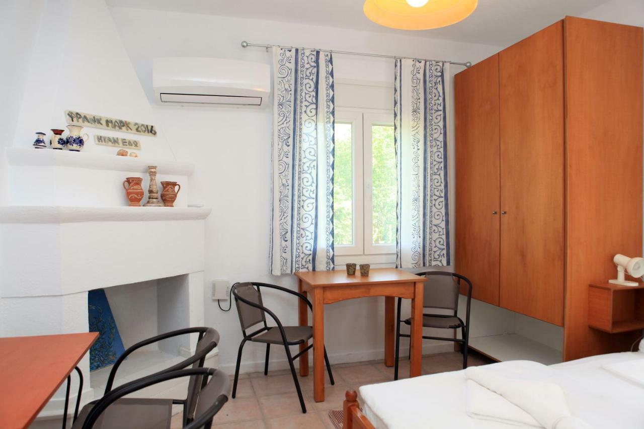 O Pyrgos Accommodations Panormos  エクステリア 写真