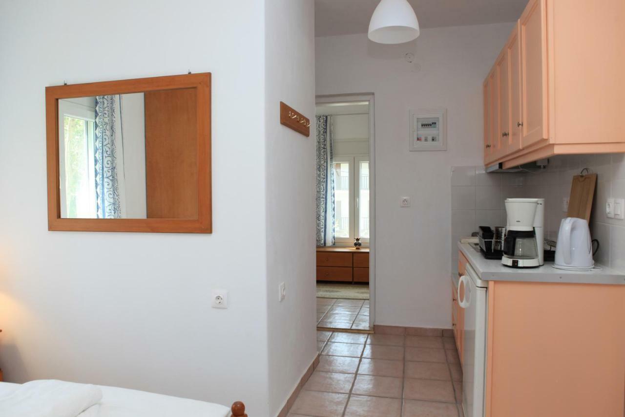 O Pyrgos Accommodations Panormos  エクステリア 写真