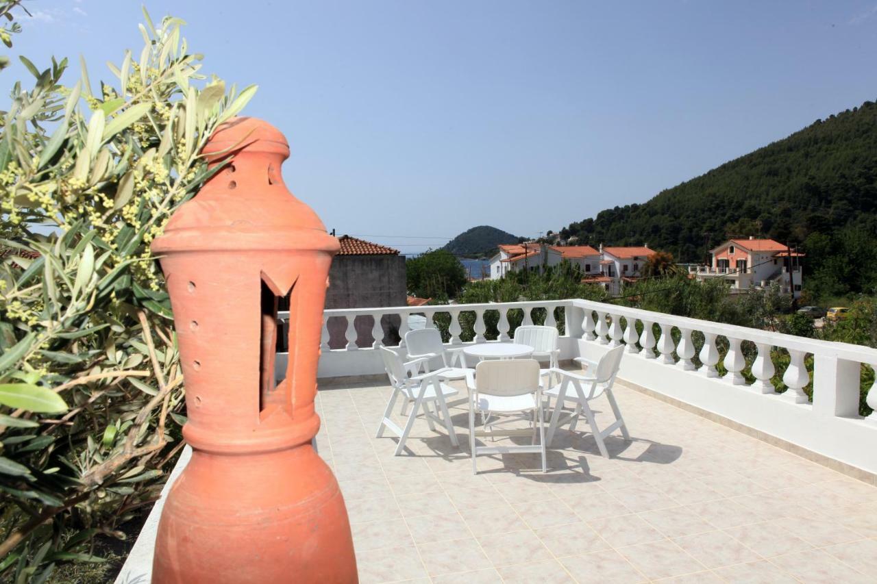 O Pyrgos Accommodations Panormos  エクステリア 写真
